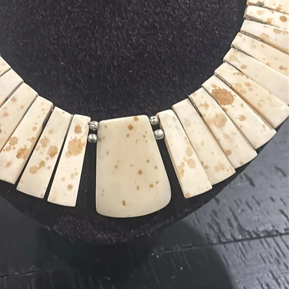 CHICO'S SIGNED Choker Bone Appearance Beaded Necklace Vintage Estate Jewelry​